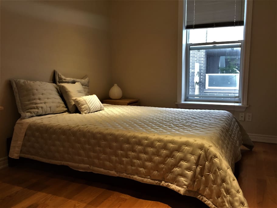 Queen bed