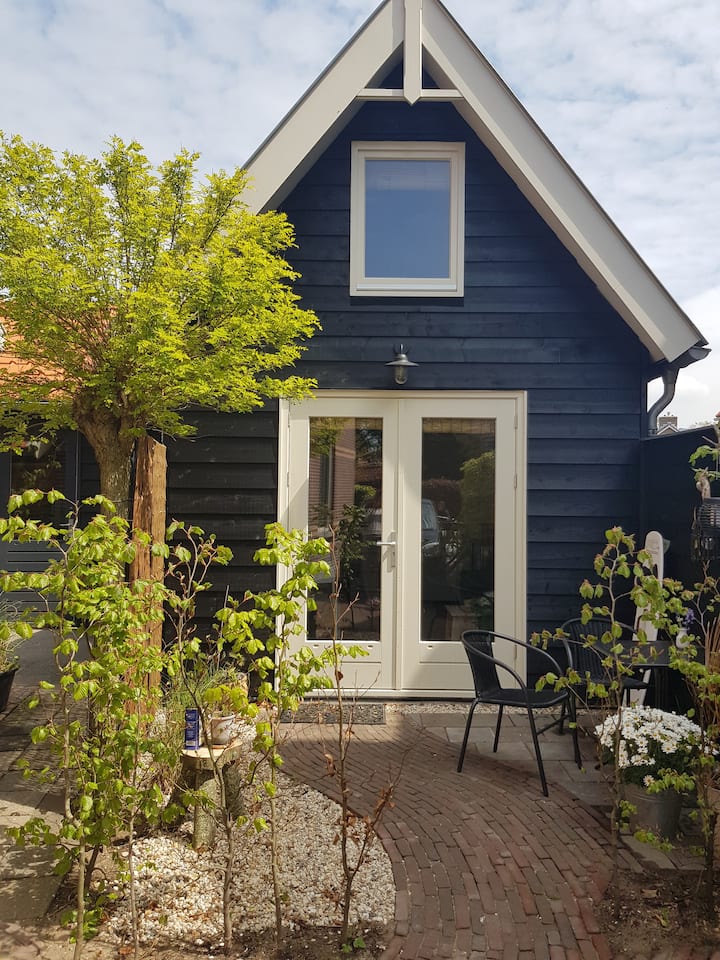 The Cottage, tiny house in the center of Bakkum