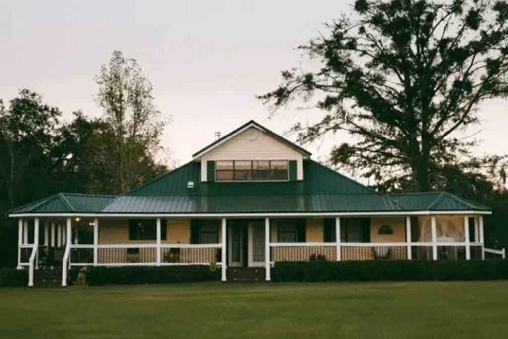 2 Bedroom Special Sleeps 5 Kokomo Farms Hot Tub Farm Stays For