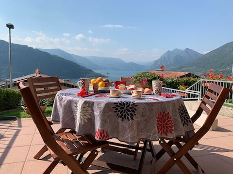 The little house on the lake - Lake Iseo
