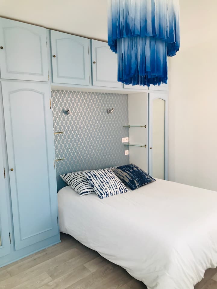 Спалня 1 с двойно легло и място за съхранение 