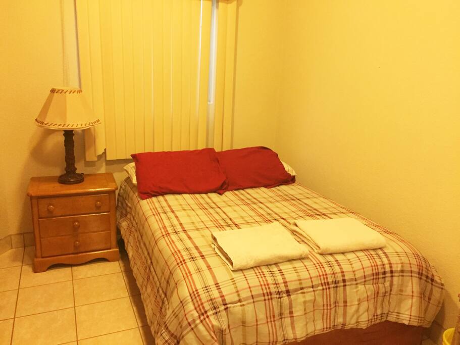 cama Queen recamara 1