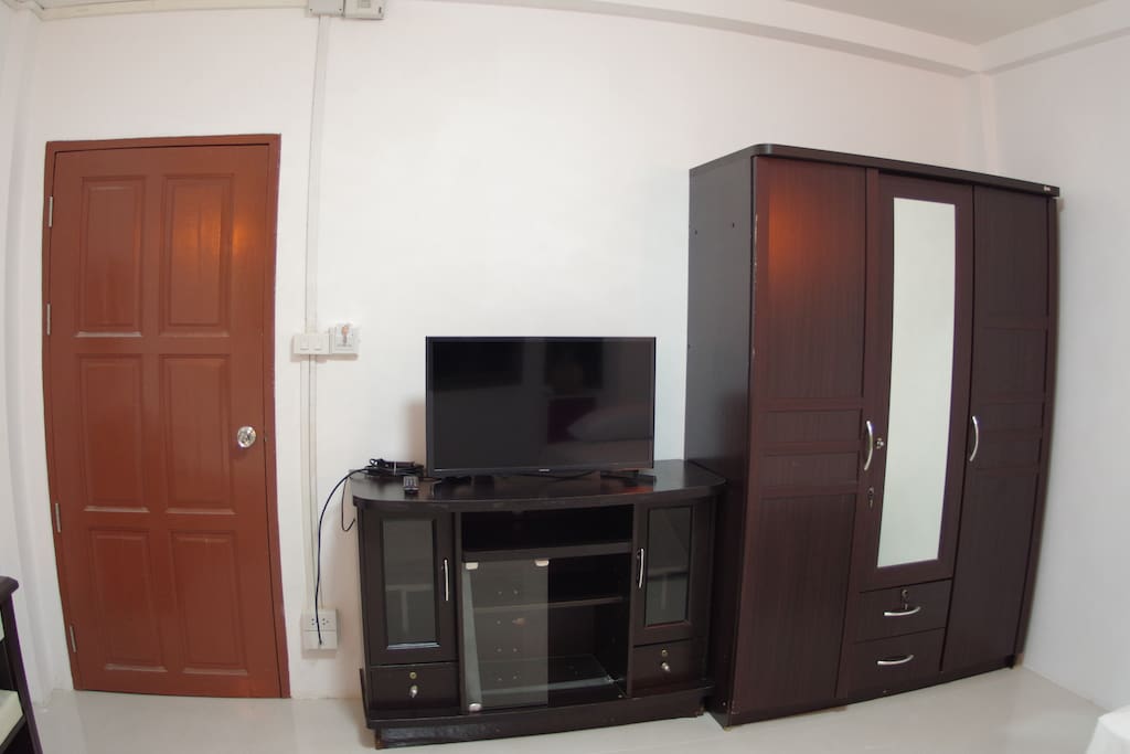 Hanging and TV