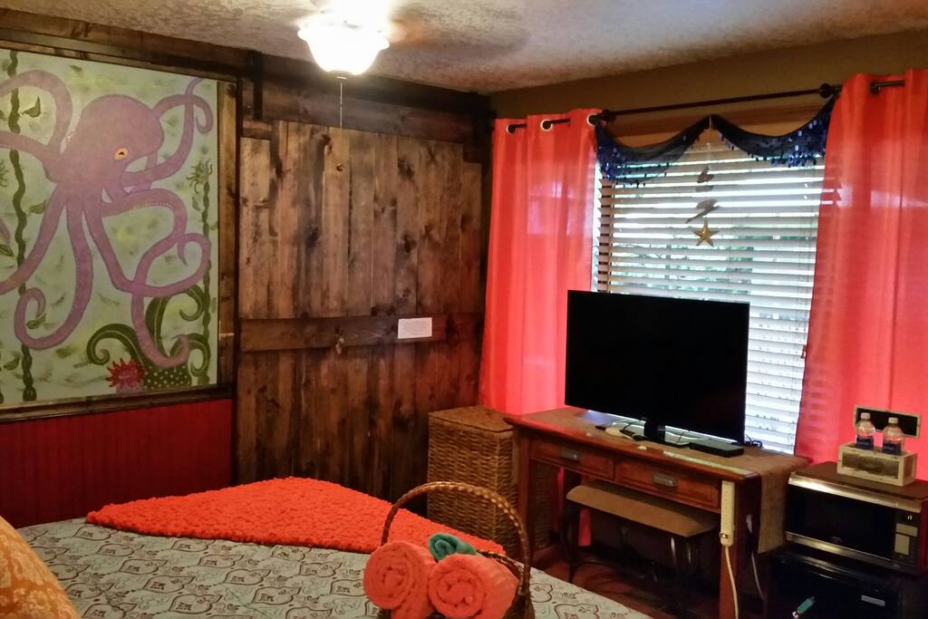 32" Flat Screen TV
