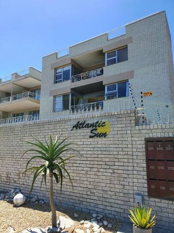Seaside Apartment, 2 bed, Views of Table Mountain gallery image 3