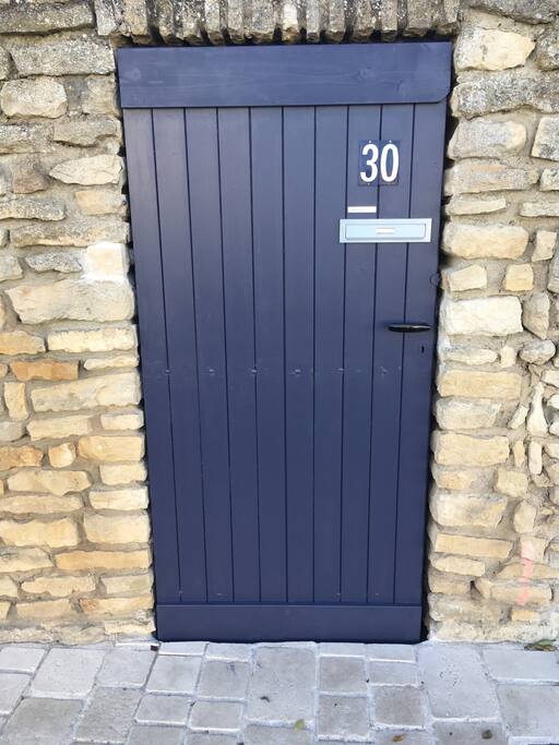 Porte du jardin côté rue.