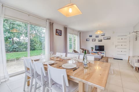 Iroise - pretty house with garden near beach