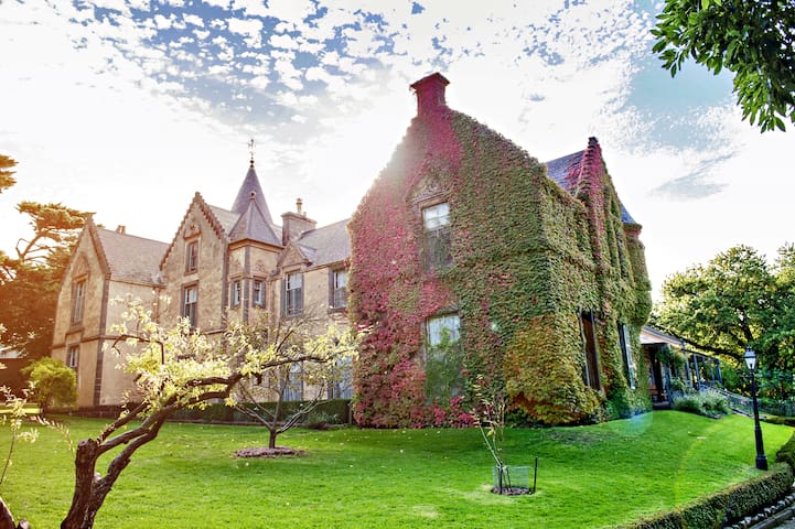 Overnewton Castle – The Homestead Cottage