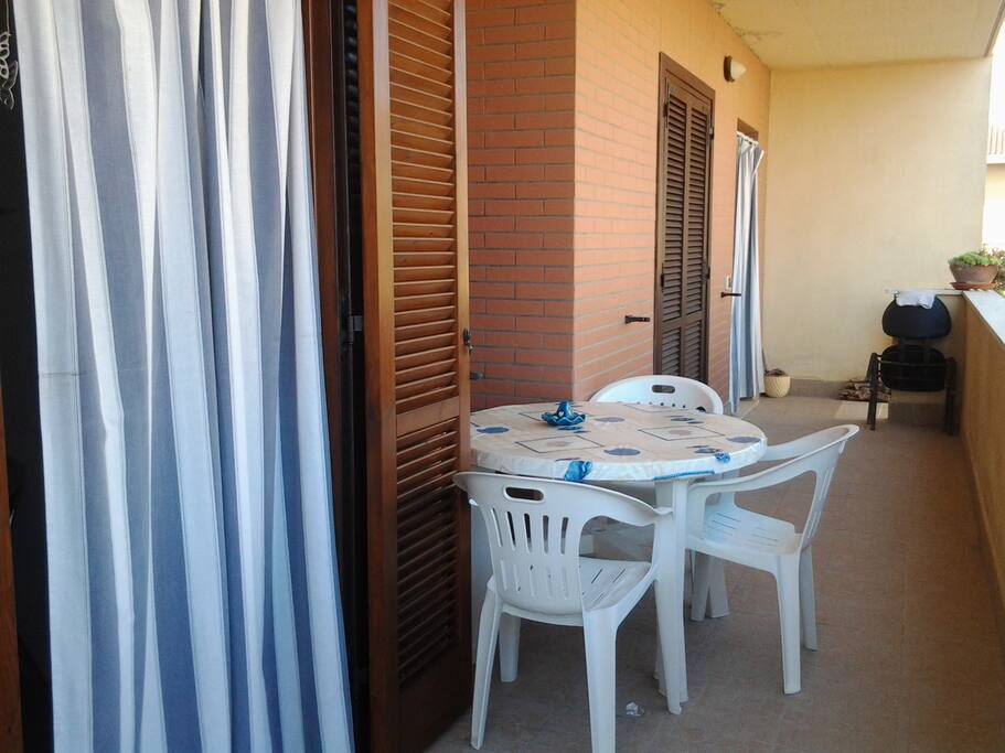 Balcone grande al primo piano- vista mare