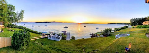 5BR Winnipesaukee Lakefront Home- Panoramic Views
