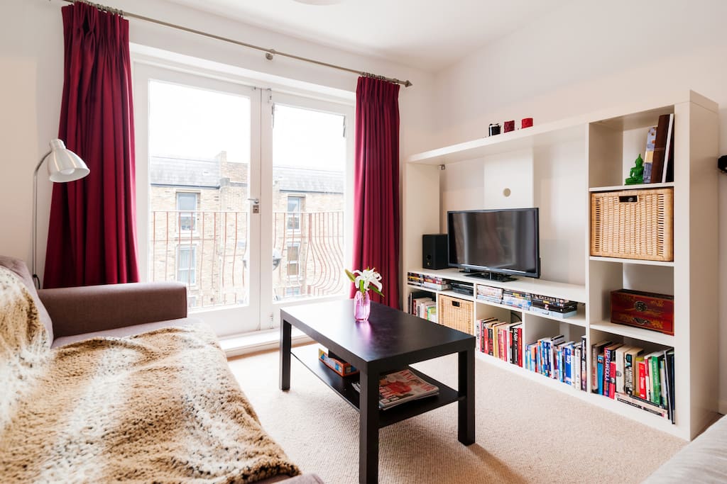 Spacious living room with a balcony