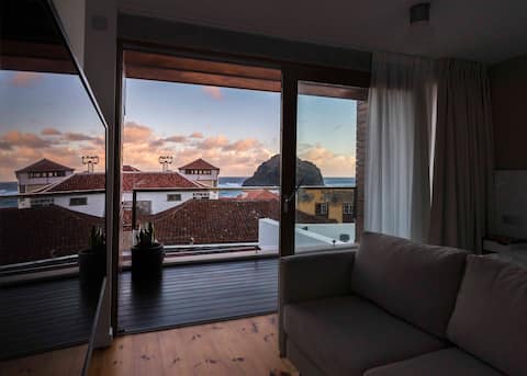 Terrace with a spectacular view to the sea