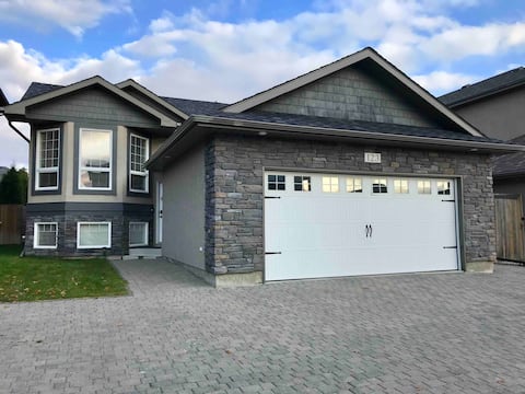 Cozy Stonebridge 4 Bedroom Home