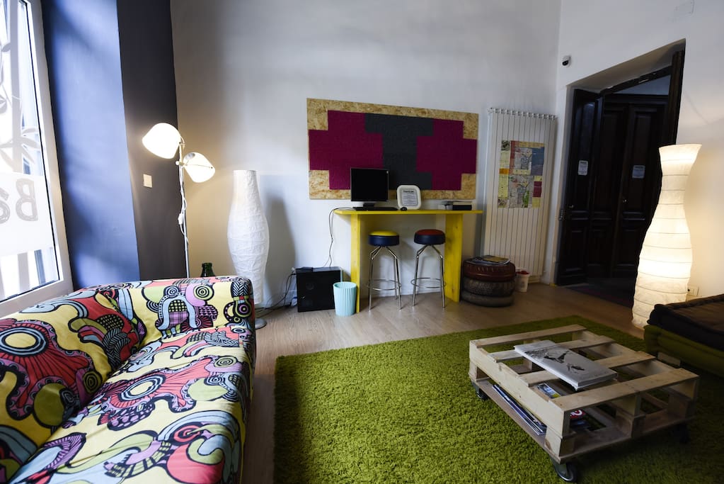 Sala comune con postazione PC