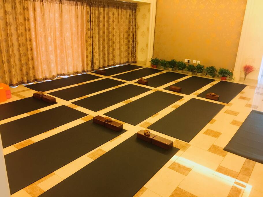 客厅是练习瑜伽的,可以免费和我们一起练习瑜伽哦