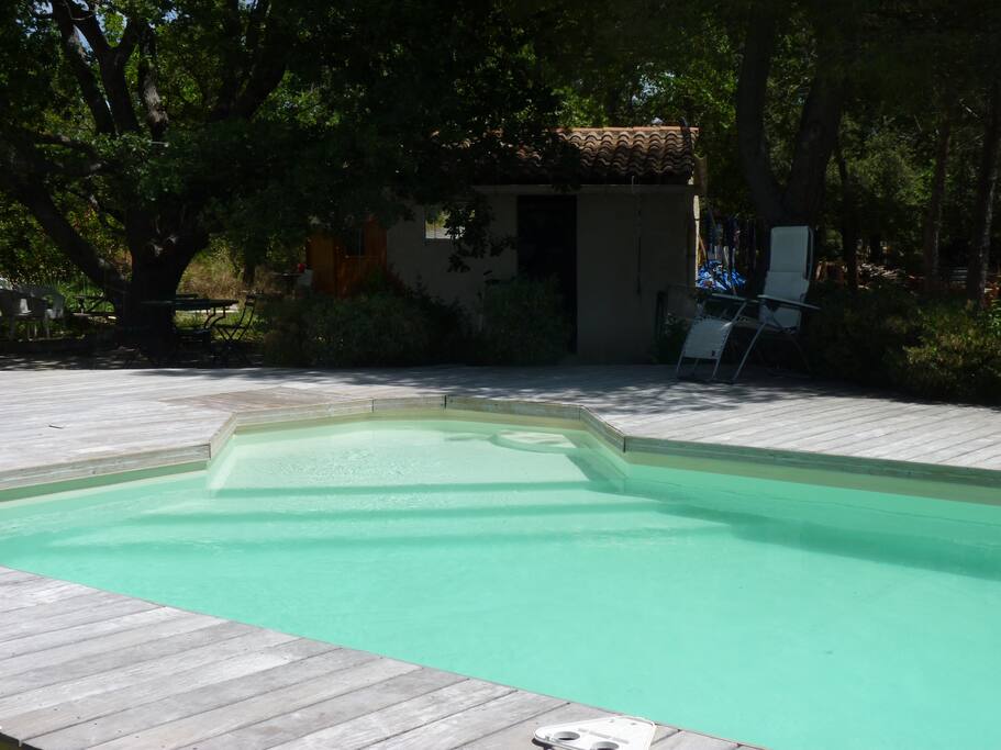 Piscine turquoise avec espace enfants 1,20 et espace adultes en pointe de diamant 2,20