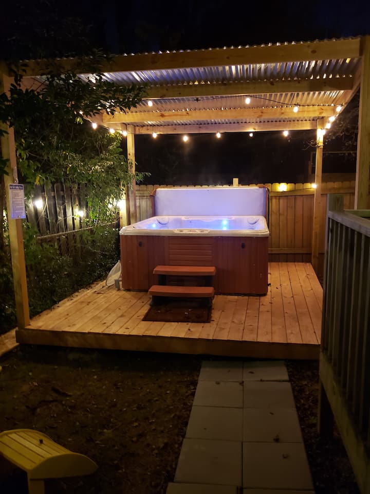 Wilmington's 'Great Escape' with Private Hot Tub!