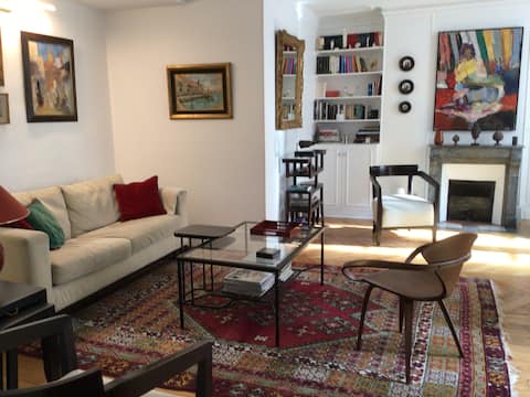 Top performing Airbnb: Enjoy Paris ! Luxury apartment Bon Marché in Paris 6e Arrondissement