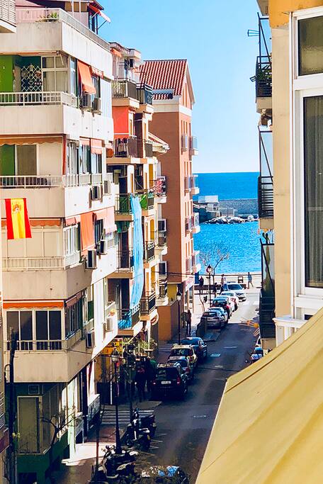 View of the beach from the terrace.
Vistas de la playa desde la terraza.