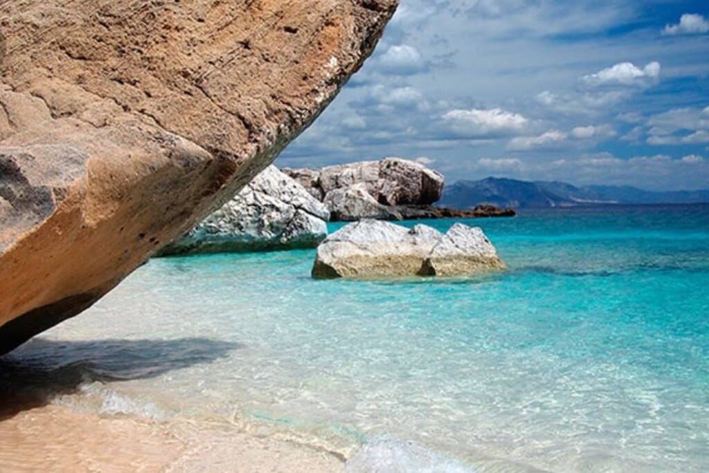 una delle cale più belle di cala gonone
