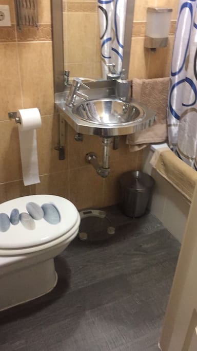 Baño para las dos habitaciones
