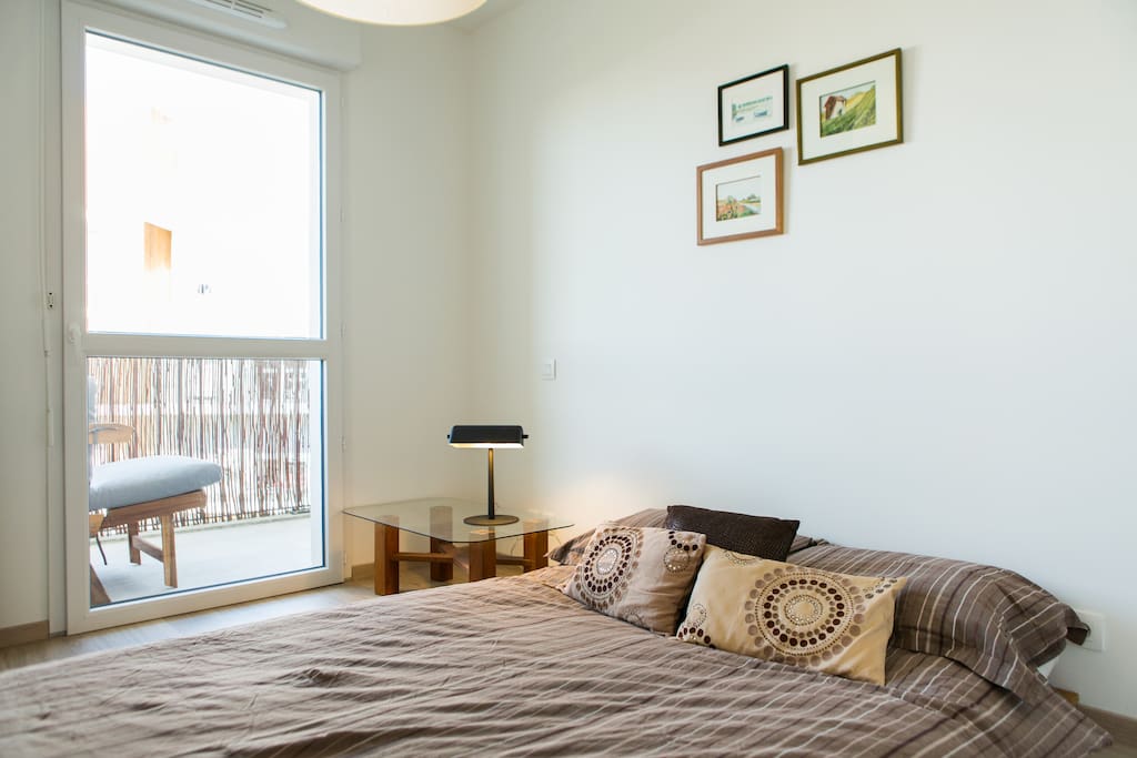 Chambre calme, clair avec accès direct sur le Terrasse