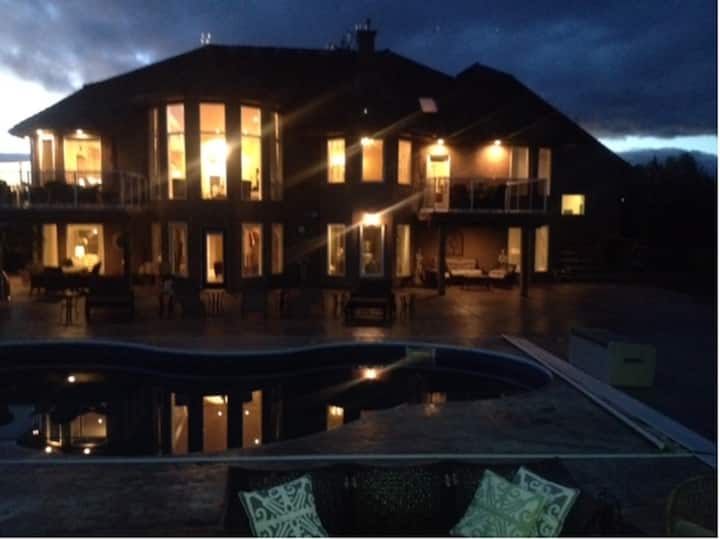 Gated Estate, with Salt Water Swimming Pool Houses for Rent in Spruce