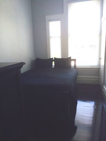 Amazing 3 bedroom in Nopa gallery image 2