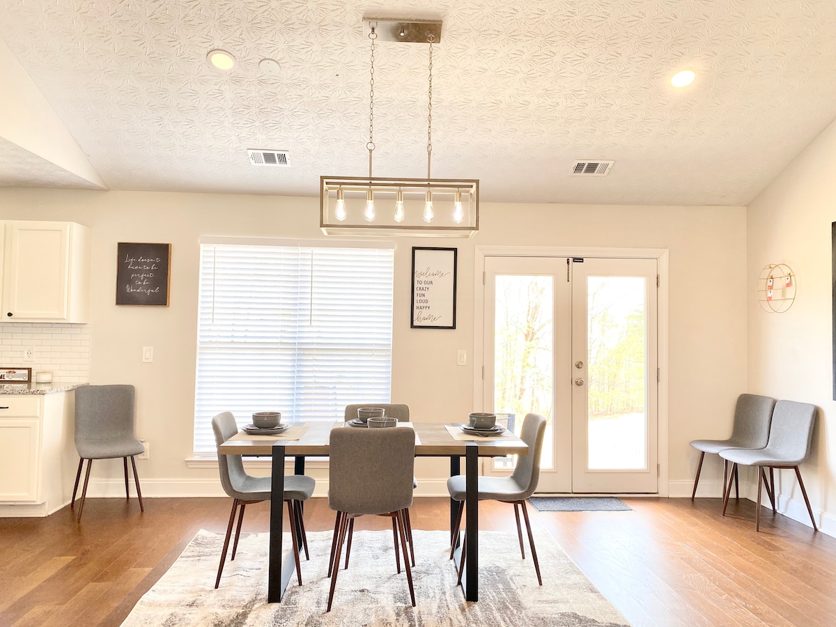 NEW🌈 🏡Stylish&Cozy Vibes, Minutes to Chateau Elan💥
