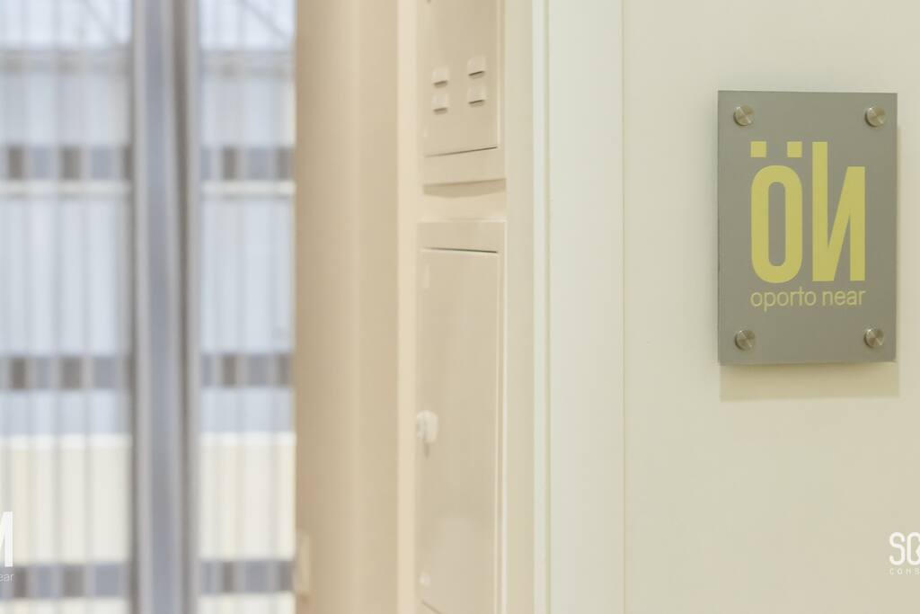 Oporto Near - Apartment 1.1 - Cork - Yellow (Entrance Logo)
