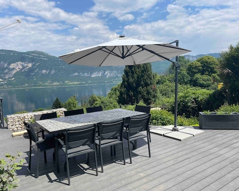 Spectacular Lake View Luxury Villa in Conjux