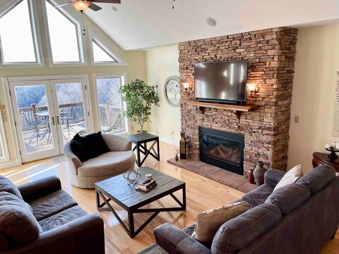 7 BDRM, Sleeps 25, Lake View*New Arcade Games