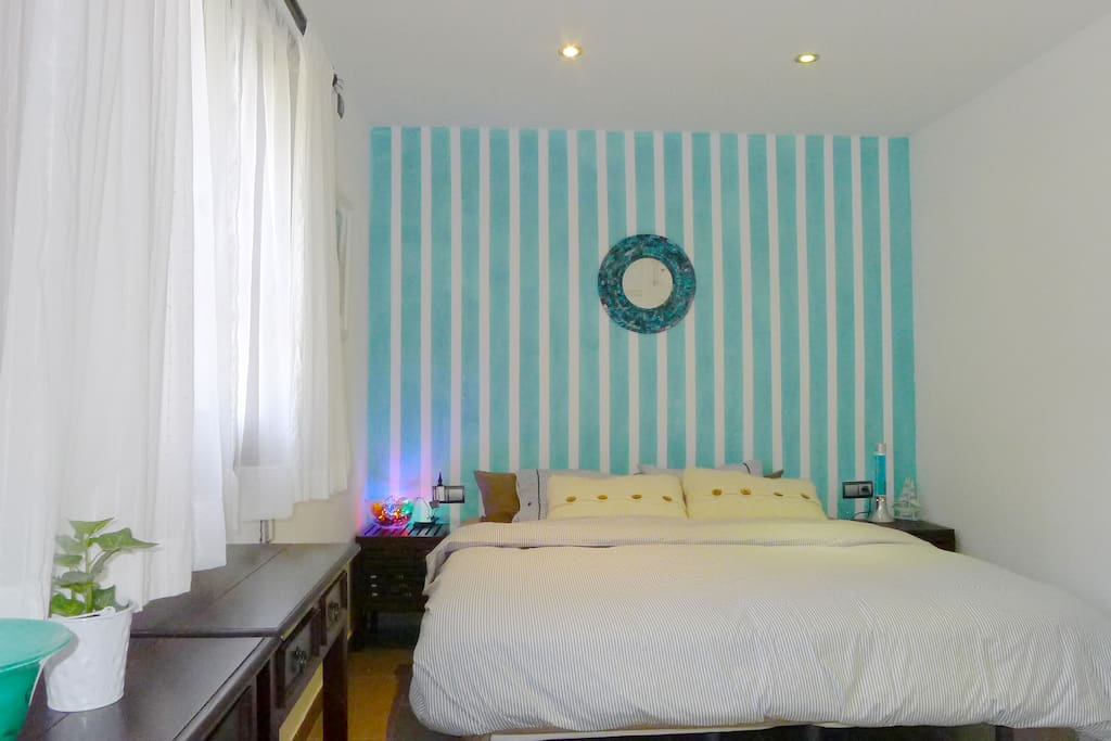 Private room with direct access and private bathroom