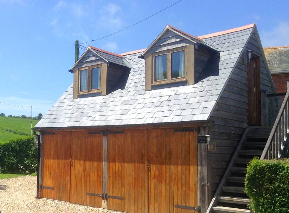 Access the top floor studio through your own private entrance.