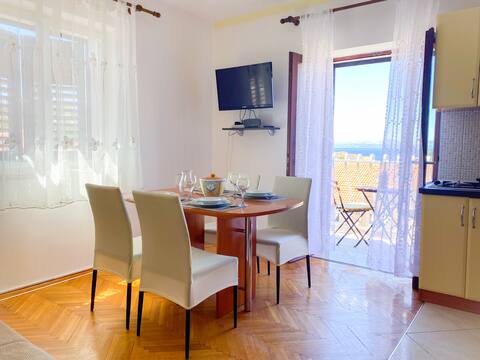 Successful Airbnb property: Jelka Apartment Yellow in Mirca