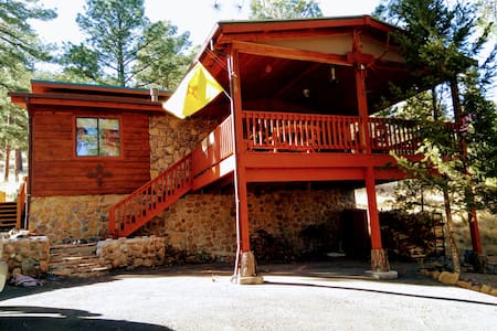 Peaceful, Cozy Cabin in the Woods!