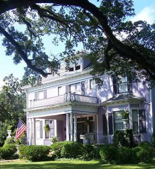 All rooms including the Veranda and Courtyard are available to guest.