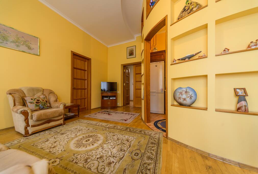living room with TV/Гостинная -плазменный ТВ