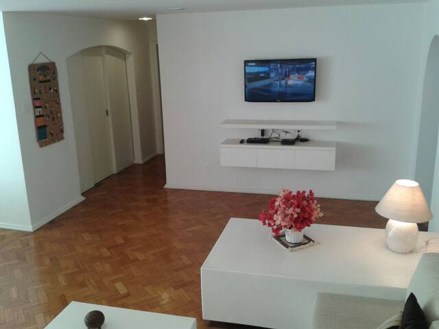 Nice apartment in Leme. gallery image 4