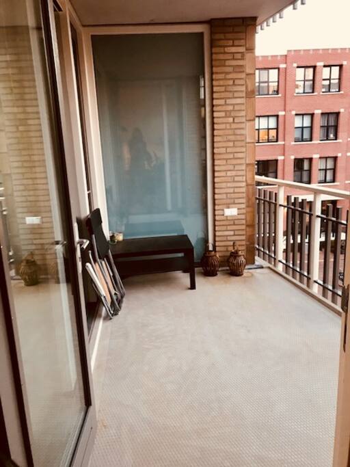 7m2 balcony with table and chairs available