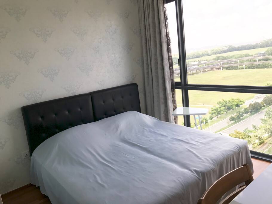 King size bed, nice view