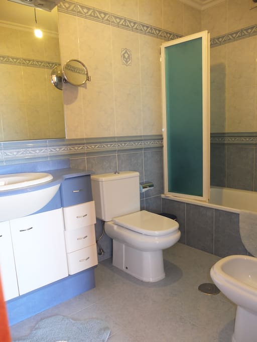 Baño del dormitorio principal.