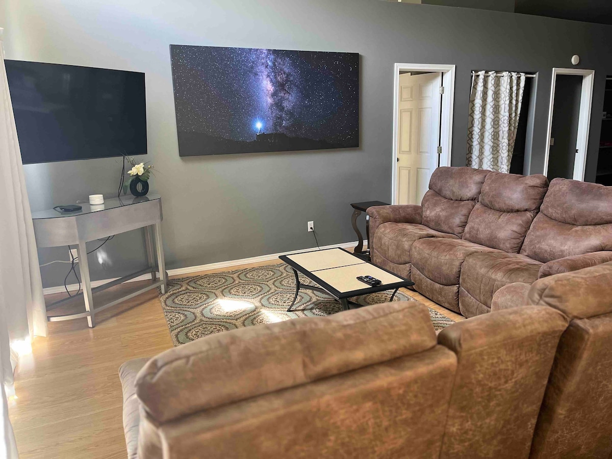 Successful Airbnb property: Spacious one bedroom, King bed, AC/WiFi, in Wailea