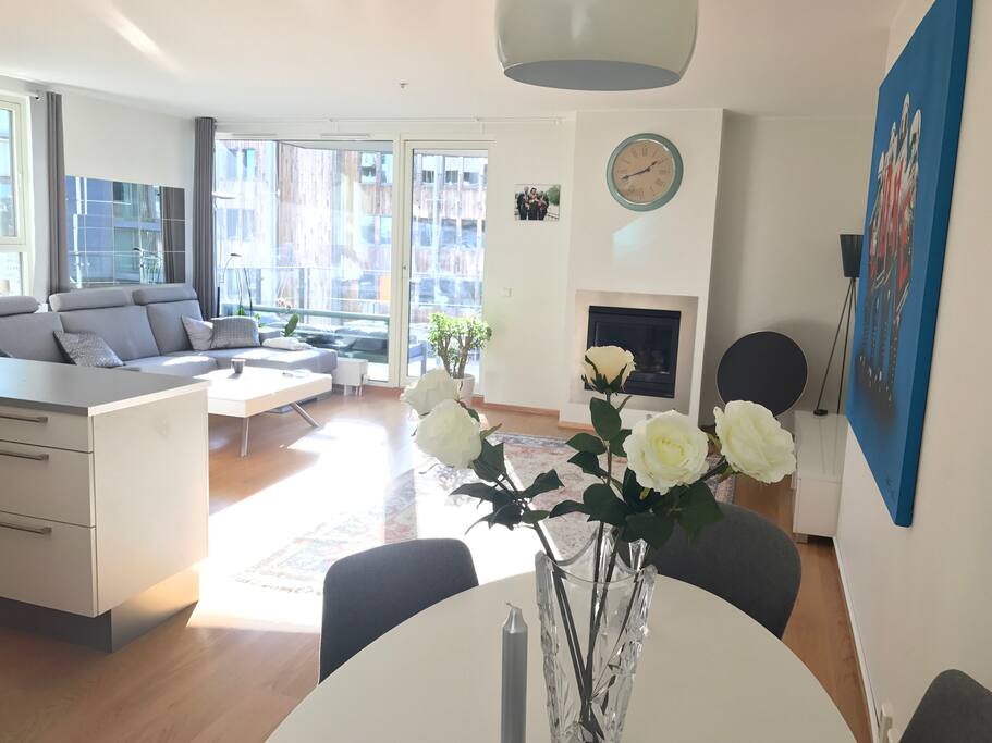 Large and modern equipped living room with fireplace.