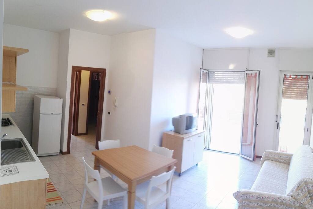Soggiorno con zona pranzo