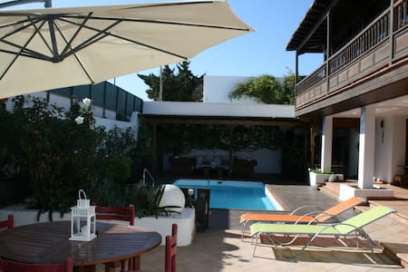 Precioso apartamento con piscina, zona residencial