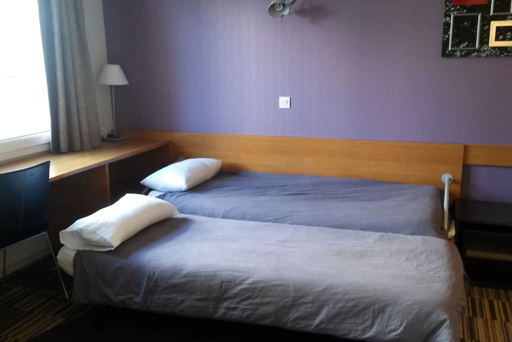 Sofa bed that can be 2 single beds