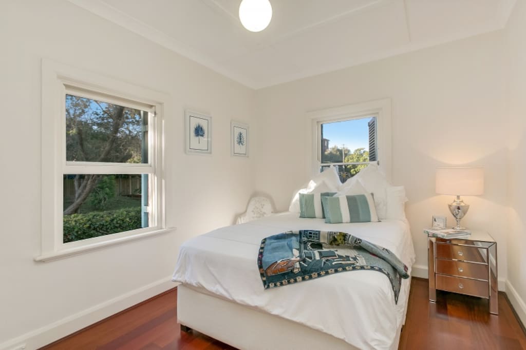 Comfortable queen bed and linen throughout
