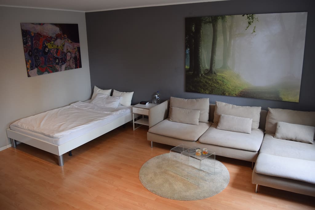 Schlaf- und Couchbereich
--
Sleeping- and relaxing area
