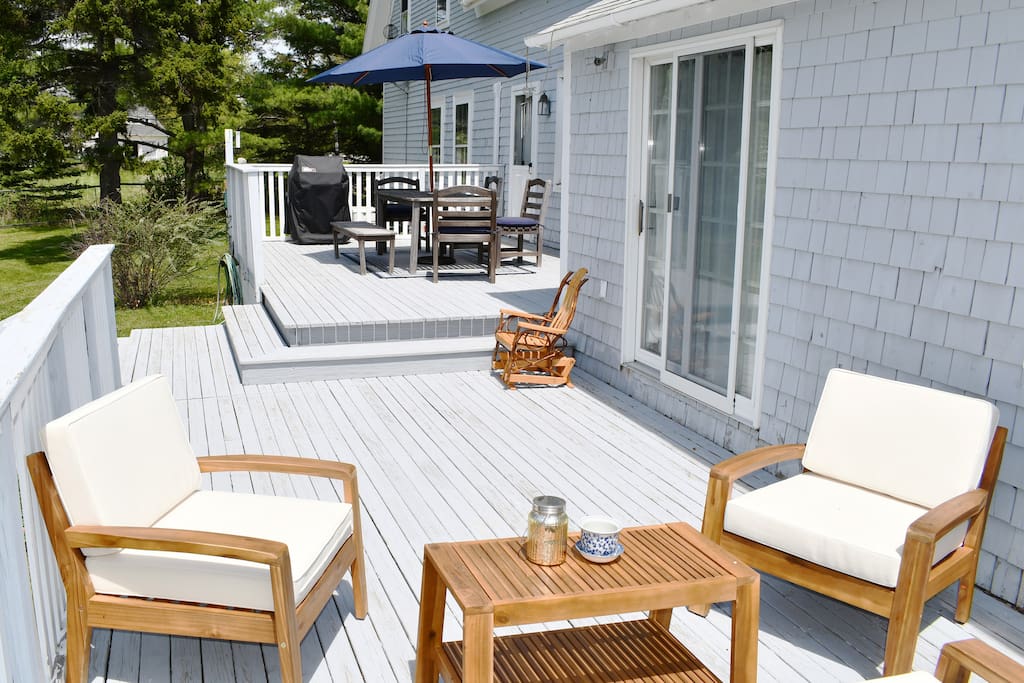 Back Deck Lounge